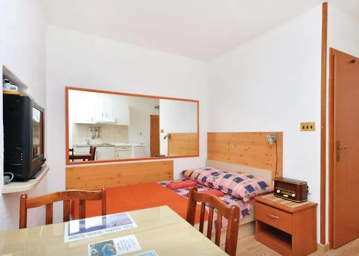 Sofia Apartment Sućuraj