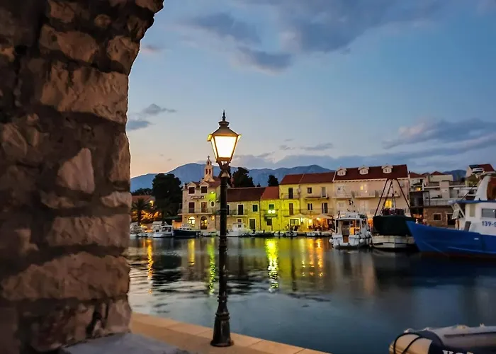 Sofia Apartment Sućuraj